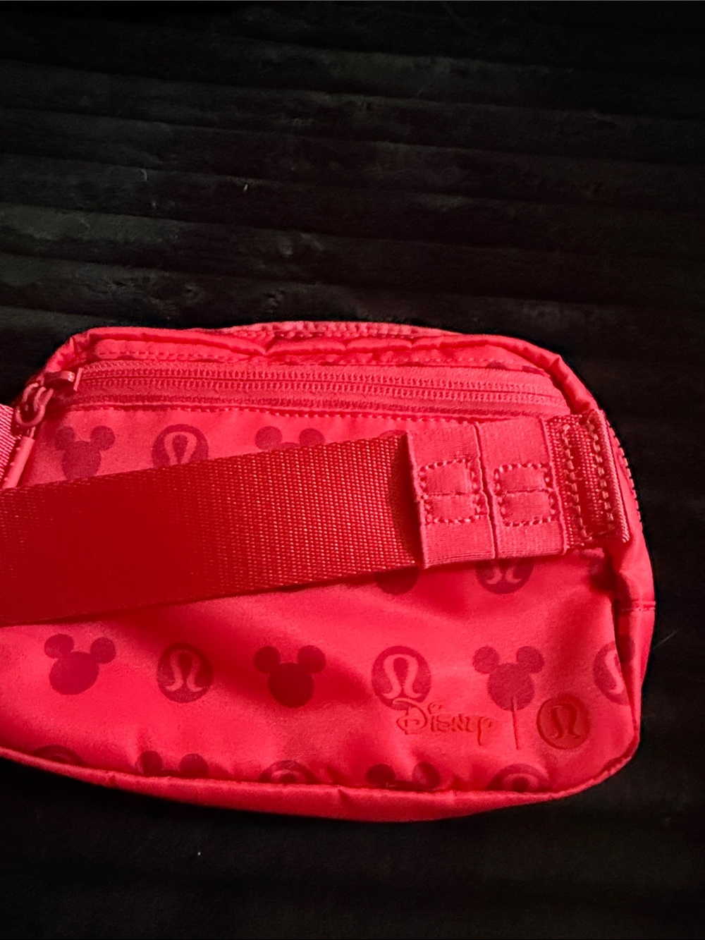 lululemon pinkish brand new no tags on it Red Disney Print Belt Bag - Picture 3 of 3